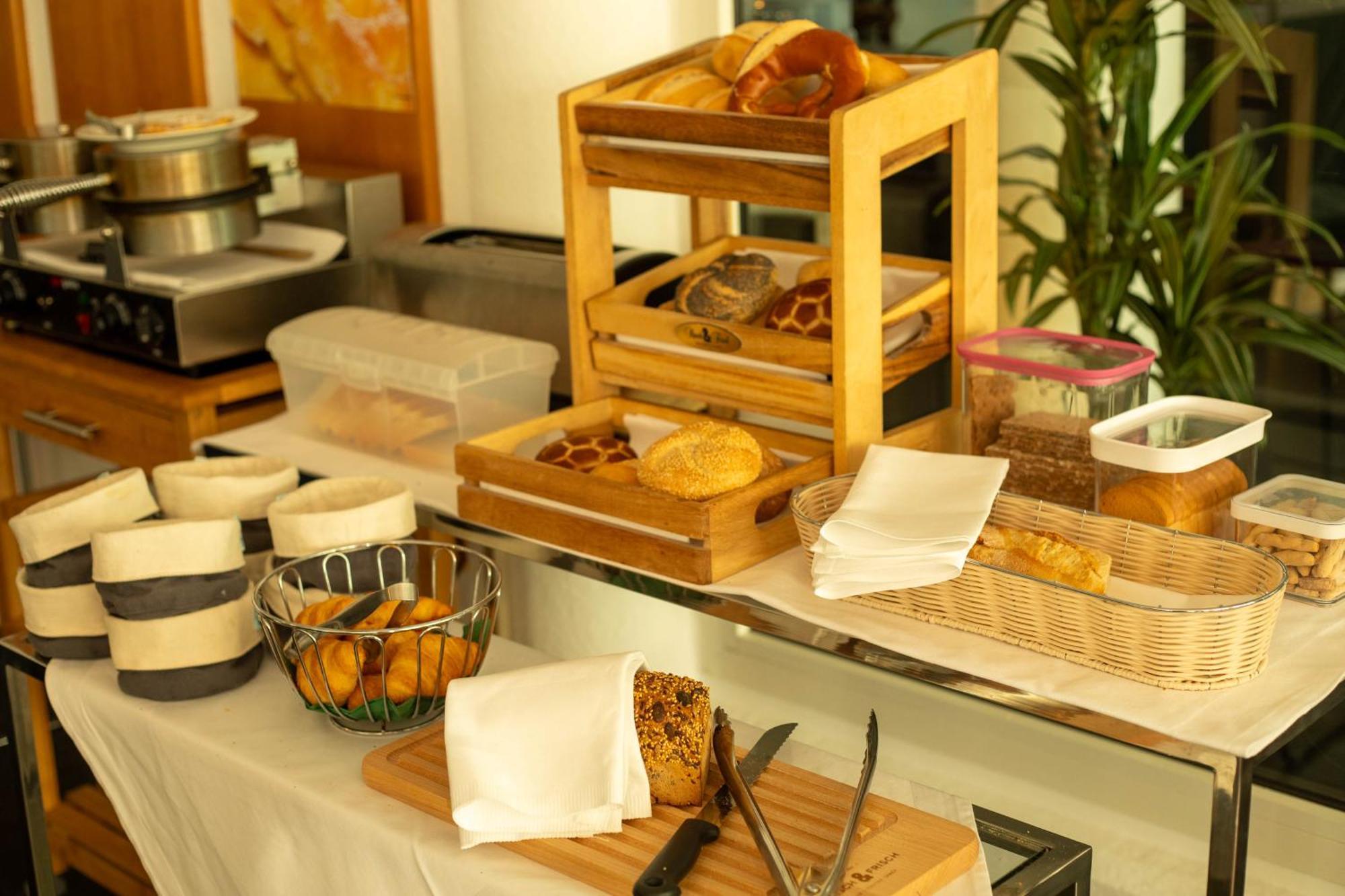 Hogh Hotel Heilbronn Bagian luar foto